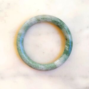 NWT. Natural Marble Rock Round Bangle Bracelet with Multi Shades of Green.